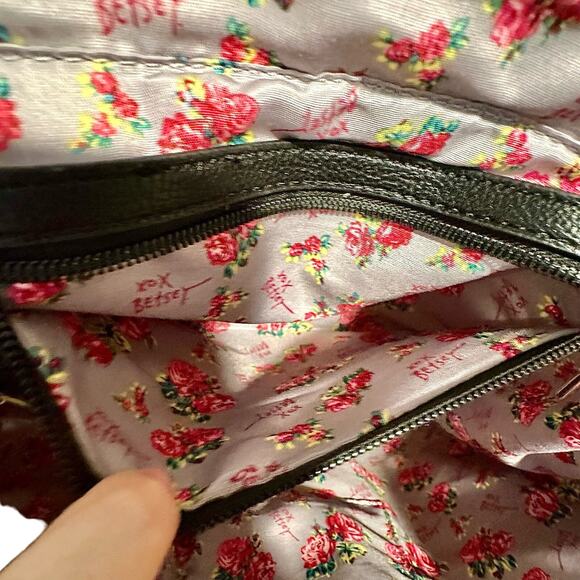 Amazing and Super Rare Betsey Johnson Kitsch Phone Bag - Picture 6 of 12